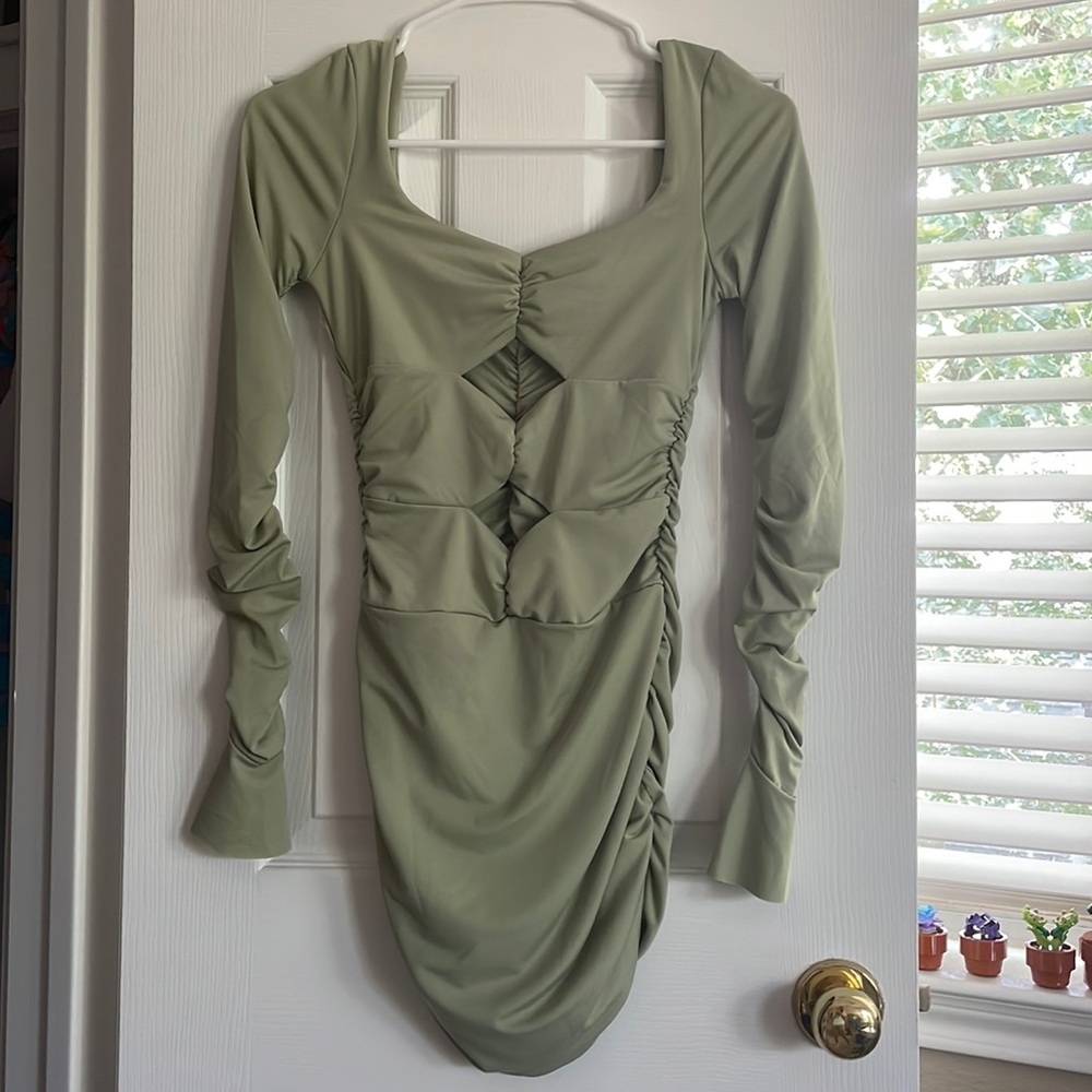 XS ruffled longsleeve bodycon dress